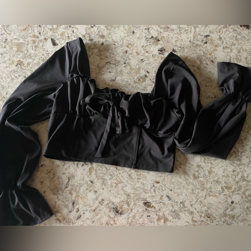 Long sleeve ruffled cropped going out top